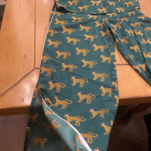 Women’s Pajama Set Cougar Animal Print Santa Holiday Novelty New Size medium - Picture 7 of 16